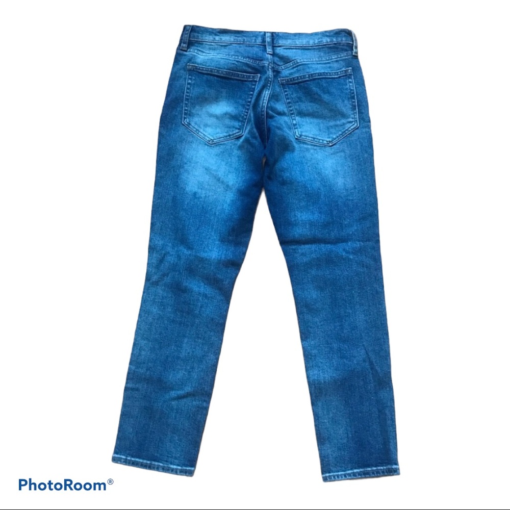 NWT GAP Best Girlfriend Distressed Jeans Mid Wash Relaxed Fit Women’s Size 25 - Picture 2 of 5
